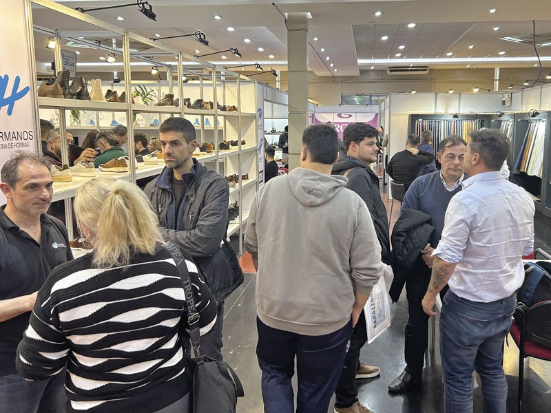 Visitantes y expositores pudieron intercambiar ideas para nuevas colecciones destinadas a la venidera temporada estival. EXPOCAIPIC: Ante la crisis, una inyección de optimismo