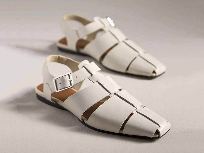 Flat sandals