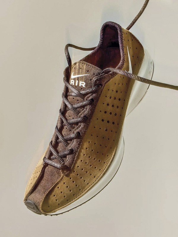 Men’s sport lace-up footwear in tan and leather tones