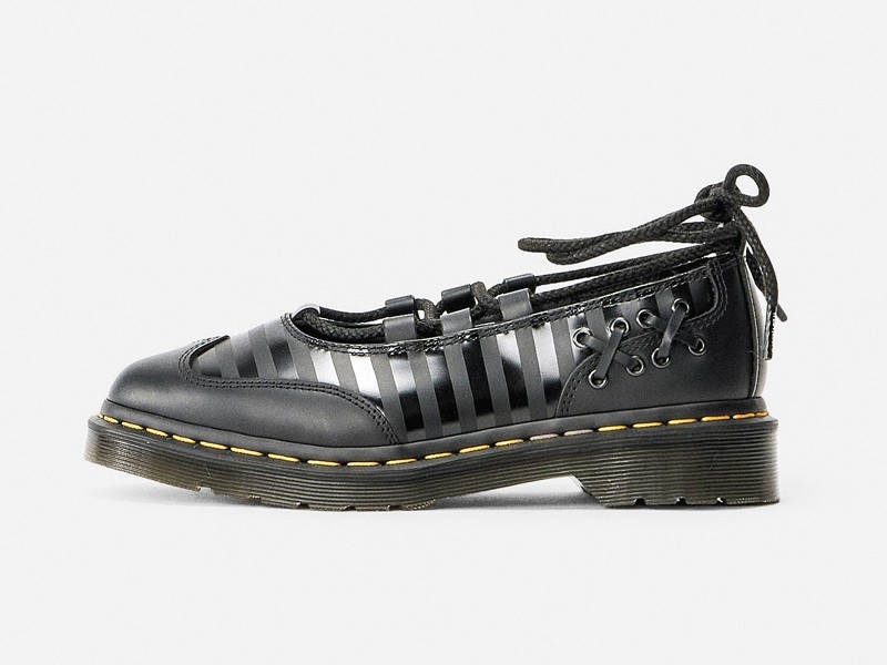 Laced ballerina flats with fine adjustment and urban profile