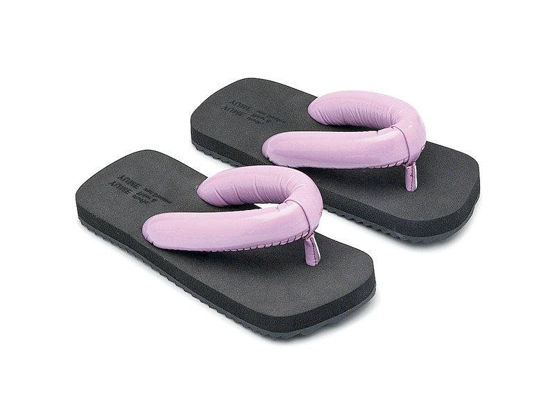 Flat slides / flip flops