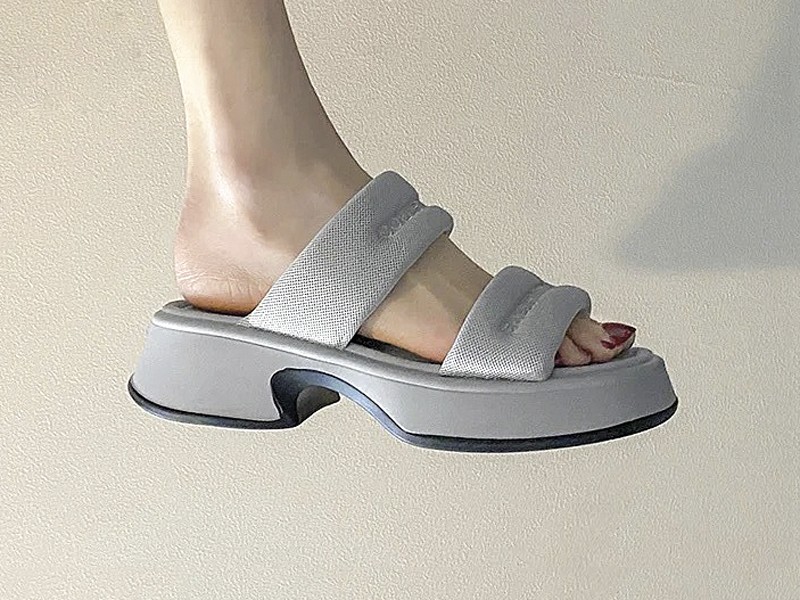 Flat slides / sandals