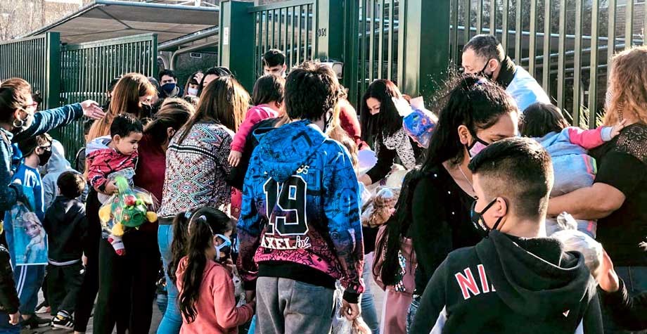 En el Día del Niño, un proveedor de calzado le puso una sonrisa a la cuarentena