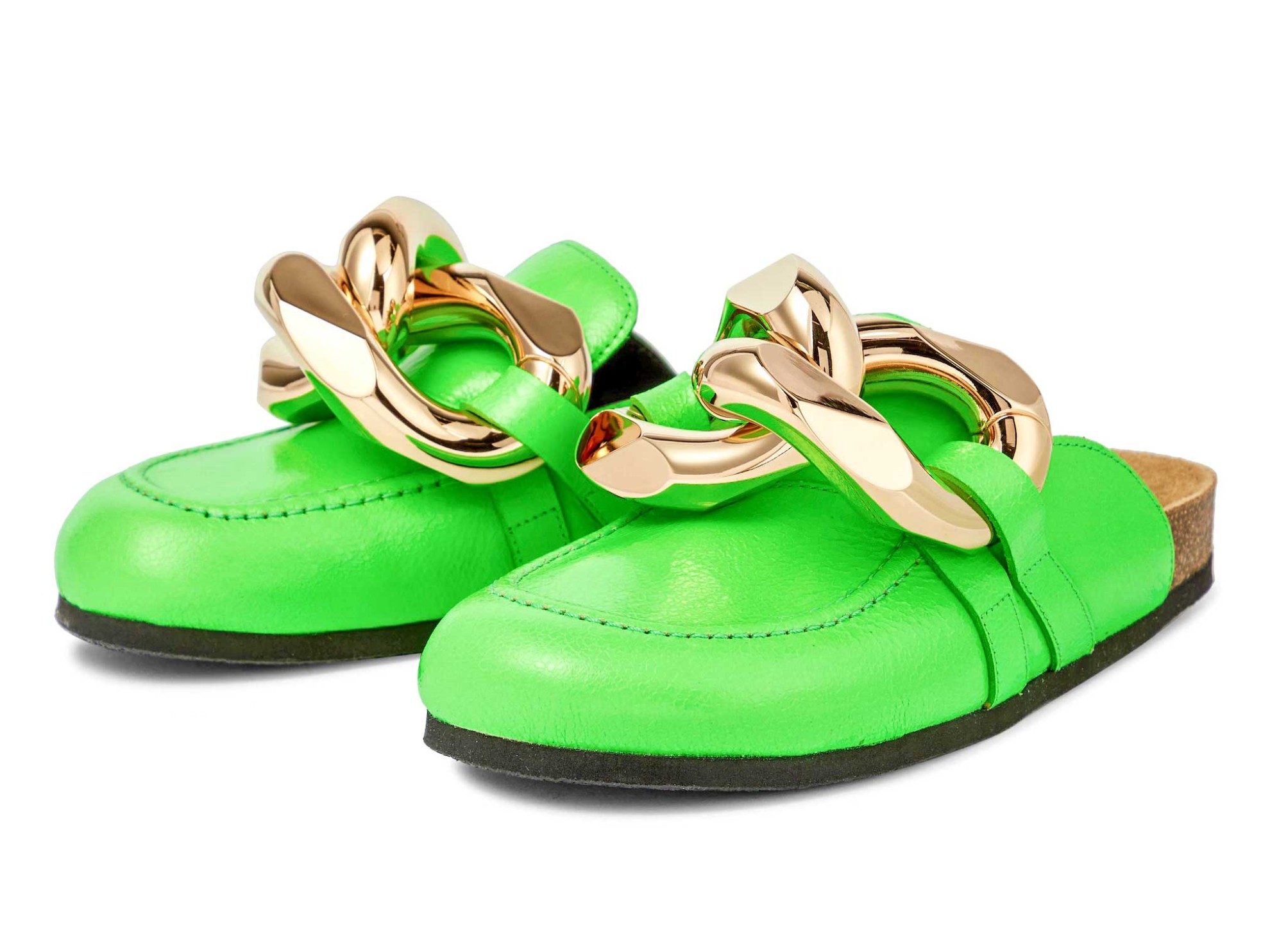 Próximo Verano 2022/23. Verde brillante y cadena exagerada para las mules de JW ANDERSON 