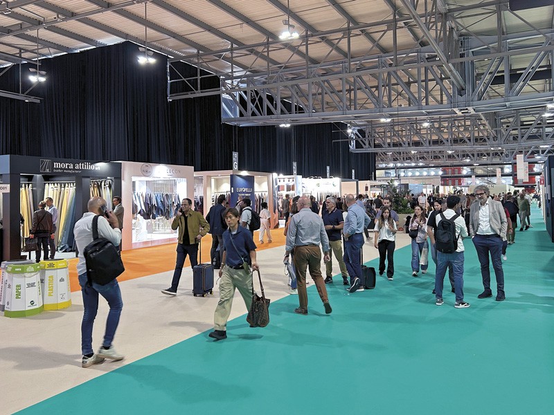 Miles de visitantes recorrieron los pabellones de la muestra, en búsqueda de novedades para la industria de la moda.