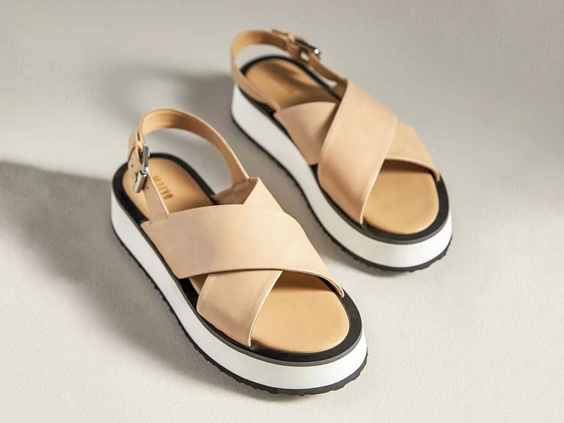 Flat sandals