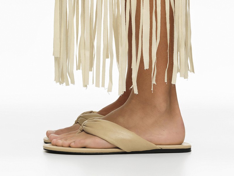 Strap routes diversify women’s flip-flops