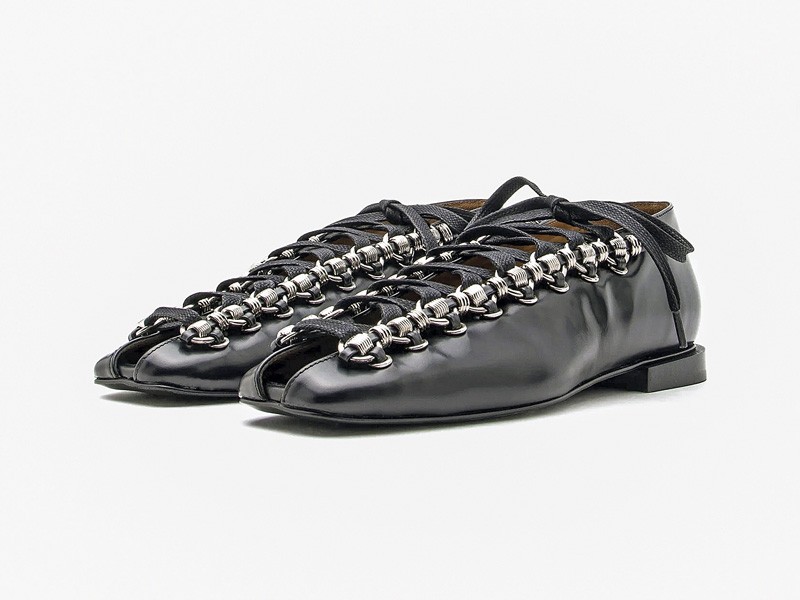 ACORDONADOS MUJER CALZADO TENDENCIA PRIMAVERA VERNAO 2026 2027 SERMA 15707bd7e841d6c4dd1a34b2d9de449b100.jpg Acordonados femeninos combinan calados, punteras y cordones