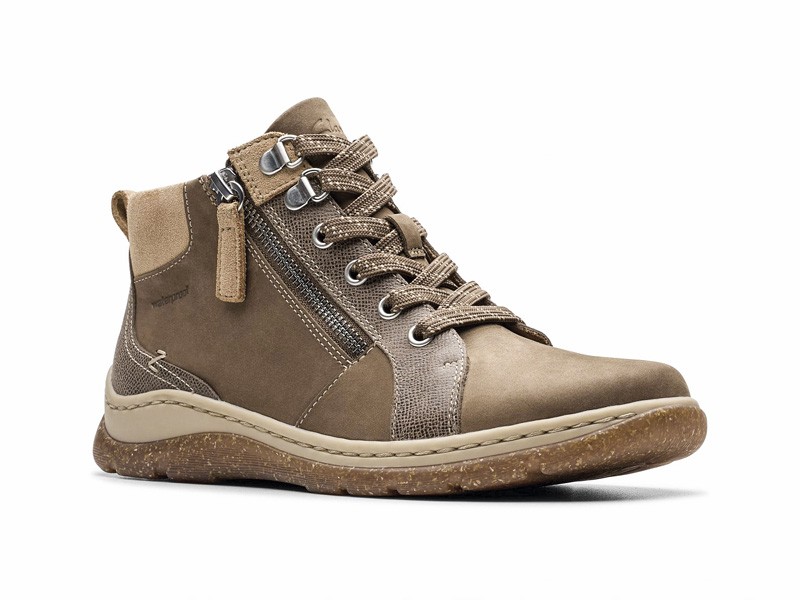 Botas workwear con suela track y costuras visibles