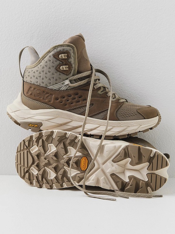 Outdoor boots with trekking DNA for the city