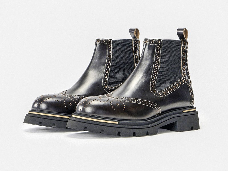 Urban boots and ankle boots with hardware and aged leather