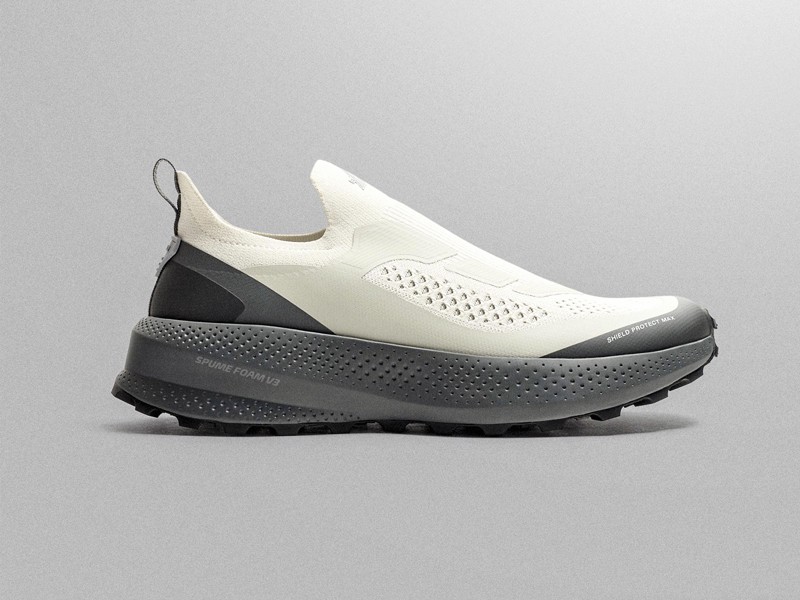 Urban chunky sneakers with high-volume soles and sport aesthetics
