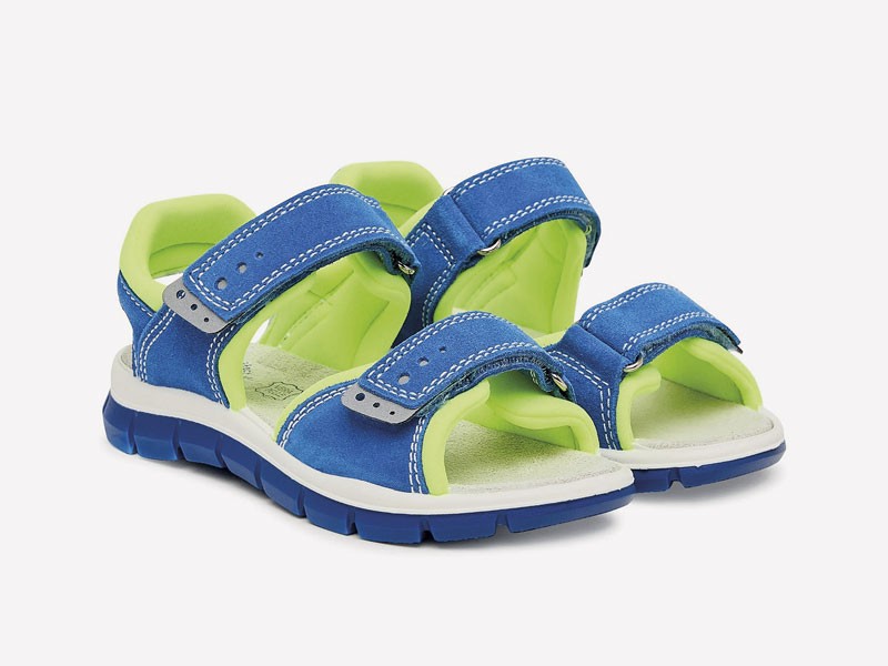 Kids’ sandals segment the assortment through closures and color