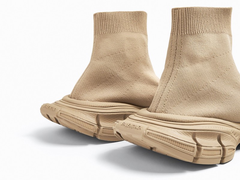 BALENCIAGA entra al futuro con las revolucionarias sneakers sock 3XL