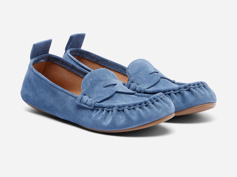 What is the origin of the gathered seam in moccasins?