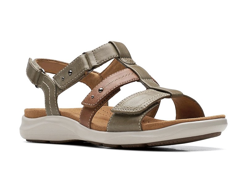 Flat sandals