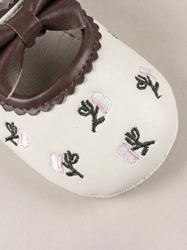 Zapatos infantiles con moños, mary jane y mocasines urbanos