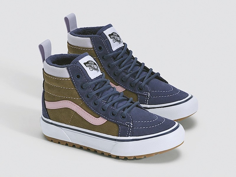 Kids outdoor footwear with traction soles and protective reinforcements