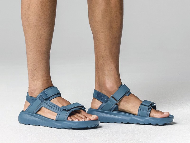 Sandalias outdoor refuerzan tiras, ajuste y suelas robustas