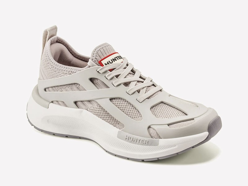 Urban sneakers combine mesh, laces and mixed soles