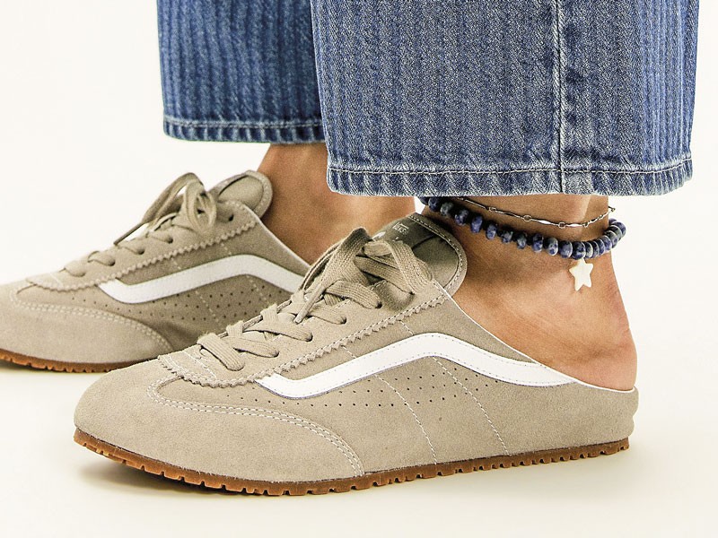 MULER MUJER CALZADO TENDENCIA PRIMAVERA VERNAO 2026 2027 SERMA167descarga-(12).jpg Sport mules merge open backs and sneaker codes