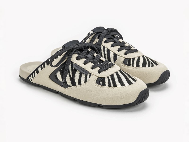 Mules deportivas fusionan talón abierto y sneaker