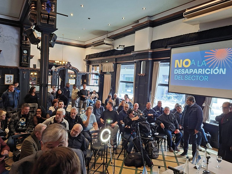 Numerous industry representatives, officials and members of the press attended the sector's informational and decision-making meeting.