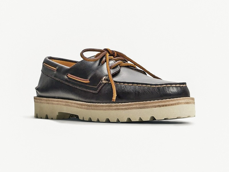 MOCASINES NAUTICOS CALZADO TENDENCIA PRIMAVERA VERNAO 2026 2027 SERMA 157product_13934484_ao3eye_20lug_mm_brown_200-001-043_alt2_sq_wt.jpg Men’s nautical shoes combine moc stitching and neutral soles