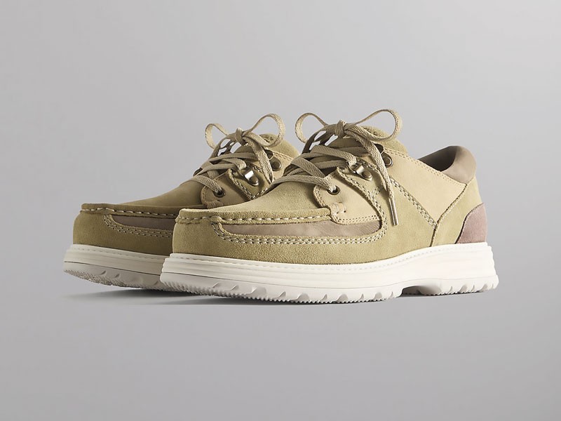 Lace-up casual shoes