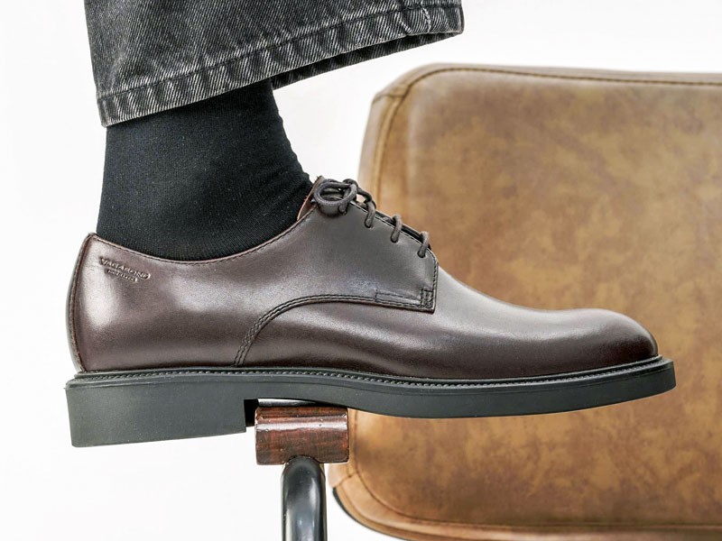 Lace-up dress shoes