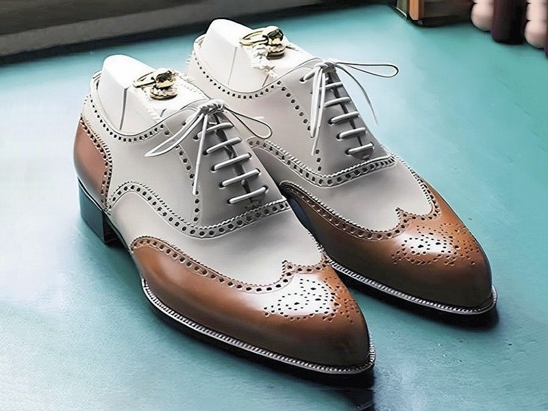 Lace-up dress shoes