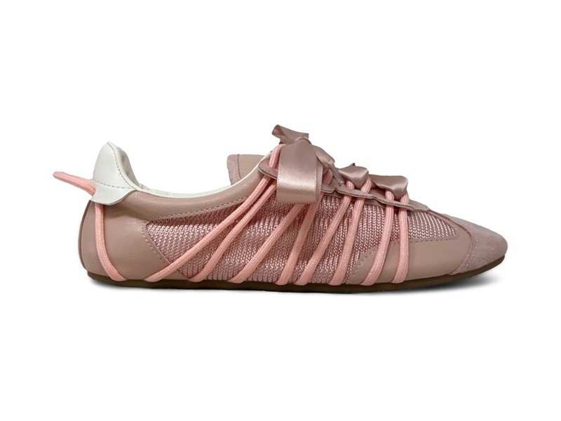 Standouts in the trend: SHERYL sneakerinas