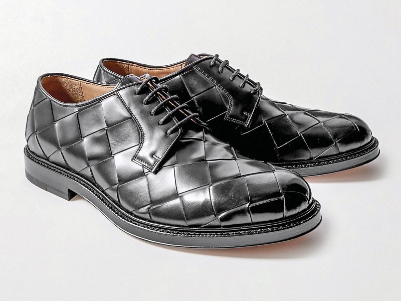 Lace-up dress shoes