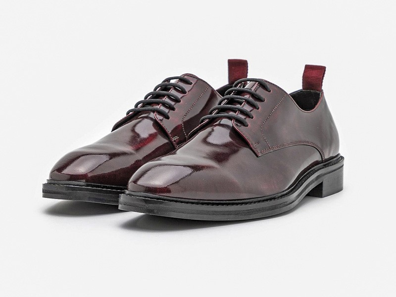 Lace-up dress shoes