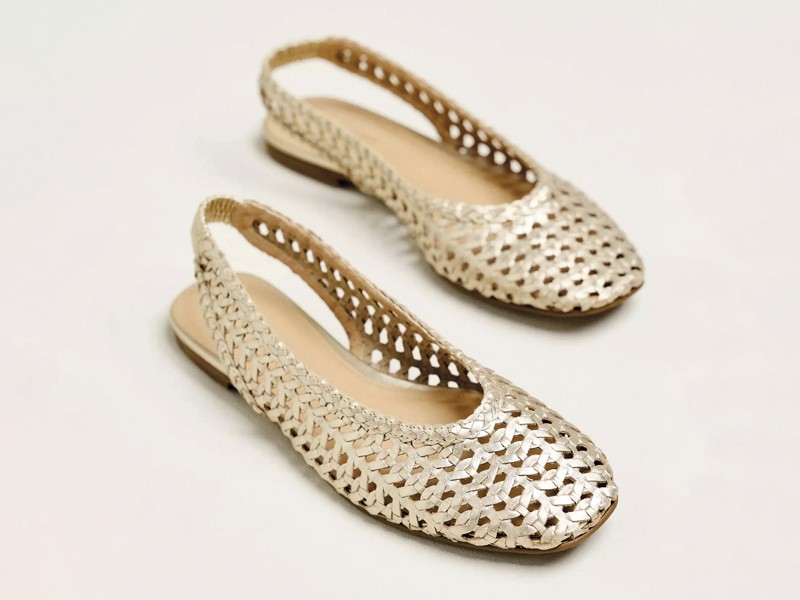 La geometría superficial transforma slingbacks femeninos
