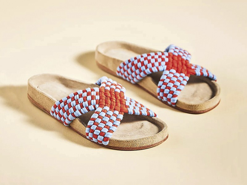 Flat slides / sandals: Ethnic-inspired craftsmanship