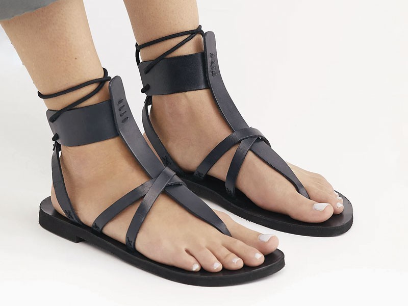 Roman sandals link straps, buckles and ankles