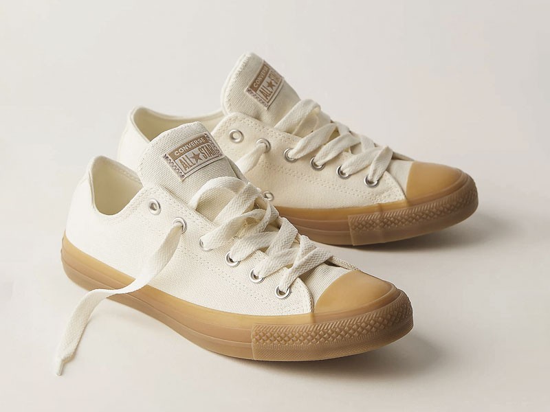 Sneakers retro consolidan suelas gum y color deportivo