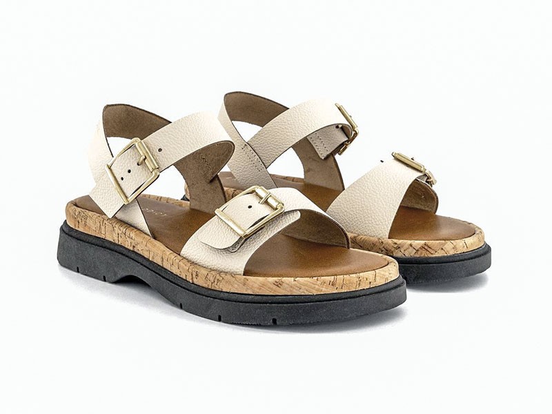 Flat sandals: New proposals