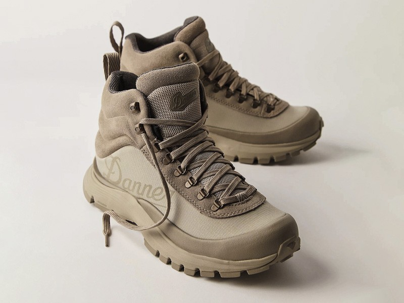 Outdoor boots with trekking DNA for the city