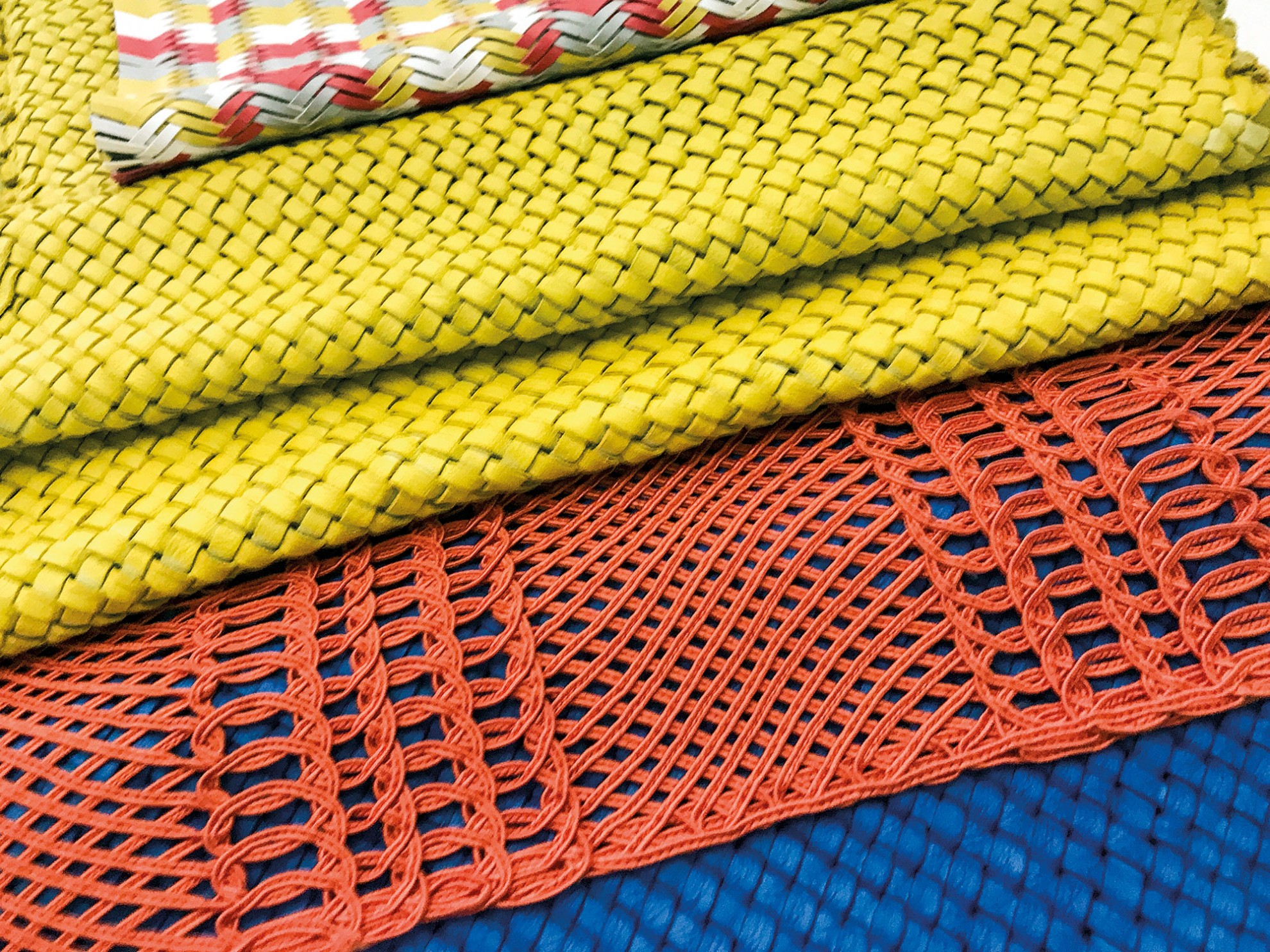 Interwoven and net materials: for fresh and handmade designs