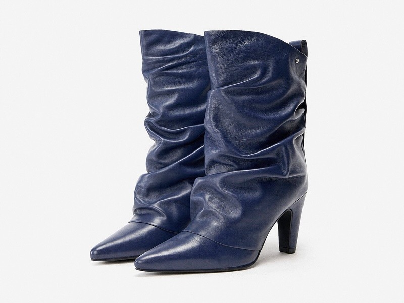 TENDENCIAS OTOÑO INVIERNO 2026 MUJER BOTAS SLOUCHY CALZADO SERMA FOTO-12.jpg SLOUCHY BOOTS: The wrinkled craze that will dominate Winter