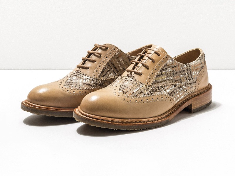 Lace-up flat shoes