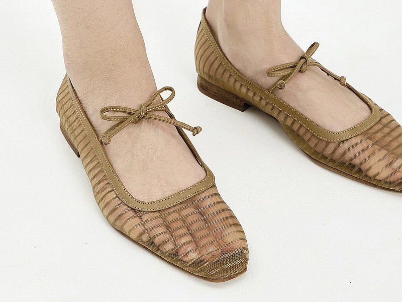 MATERIALES MESH MUJER CALZADO TENDENCIA PRIMAVERA VERNAO 2026 2027 SERMA 157kaana303721024f_1775150928739_2-0._QL90_UX1128_.jpg Mesh materials lighten women’s flats with transparency