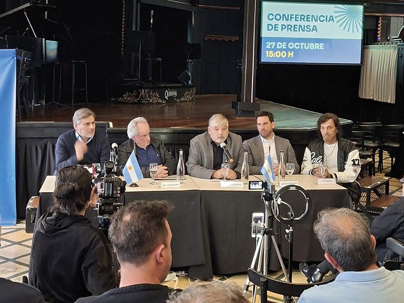The sector's top leaders presented figures on the sharp decline in production, rising unemployment and the contraction in consumption. FOOTWEAR: Industry declares emergency and announces nationwide mobilization