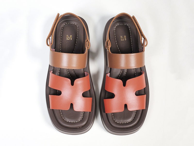Flat sandals