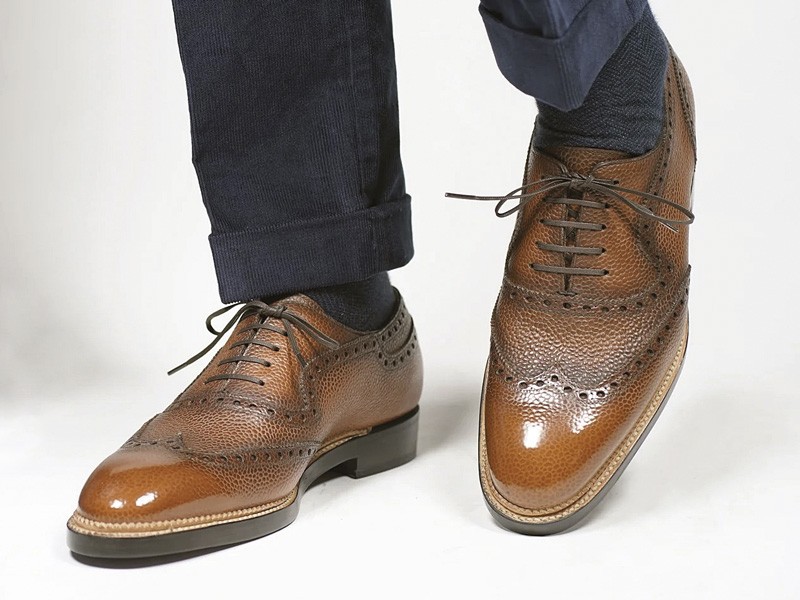 Lace-up dress shoes 