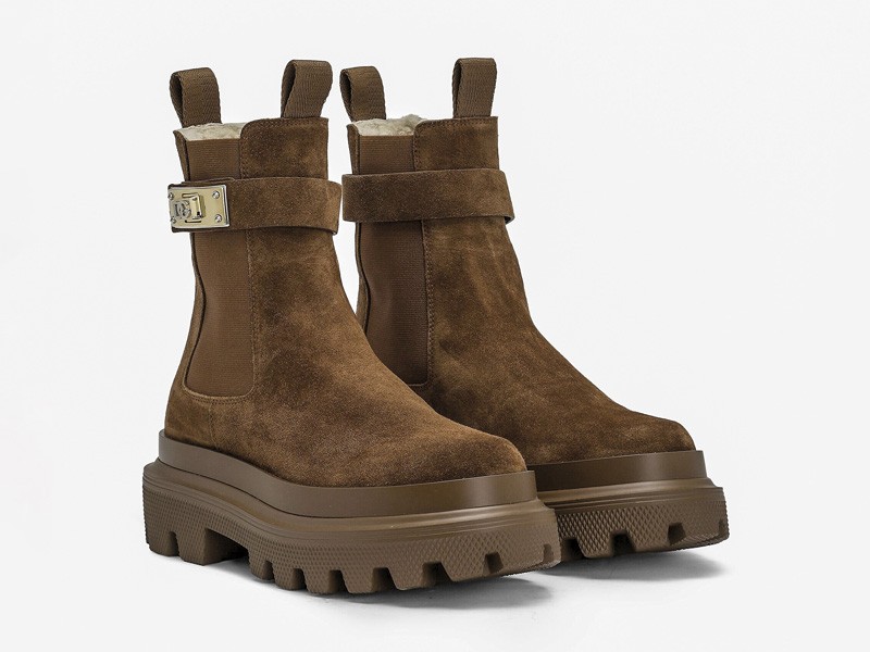 Hardware and panels strengthen chunky-based booties