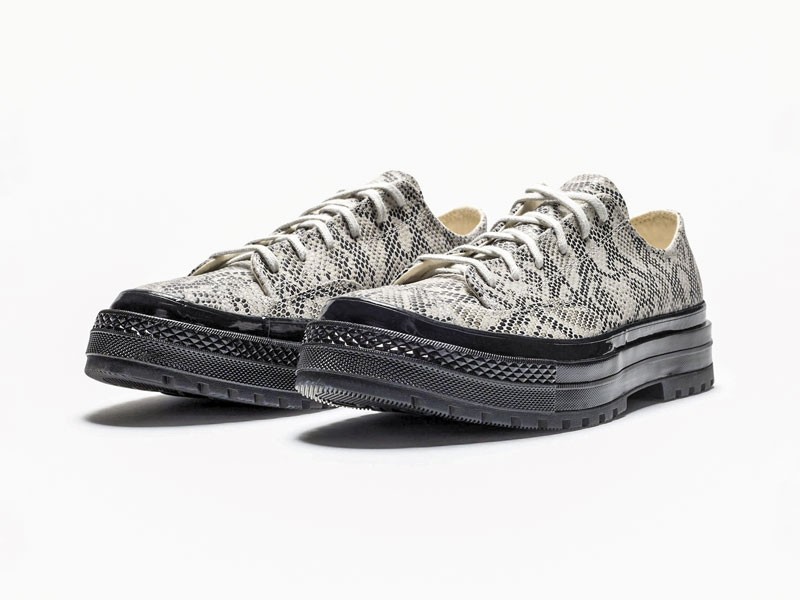 Lace-up casual shoes