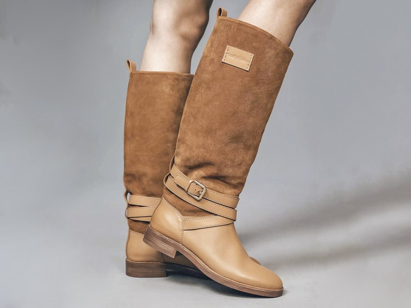 Flat boots: Up to the knees